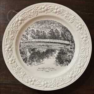 Homer Laughlin Humpback Bridge souvenir collector's plate.